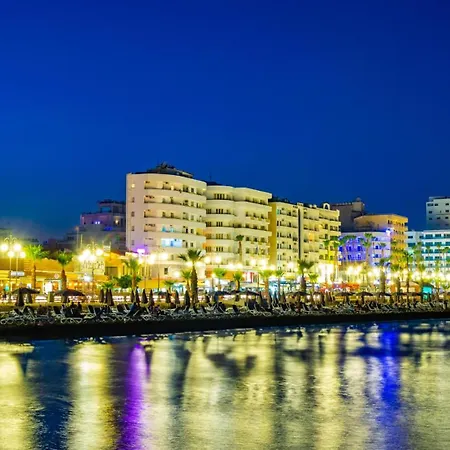 Majestic Seaside Finikoudes Апартаменти Ларнака